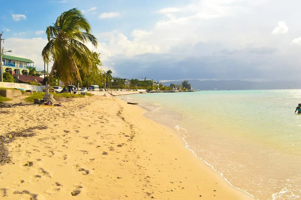 On Top Of The Bay Montego Bay Jamajka